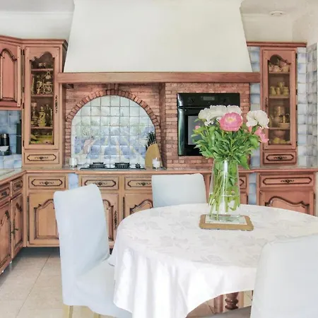 3 Bedroom Gorgeous In Les Angles Holiday home